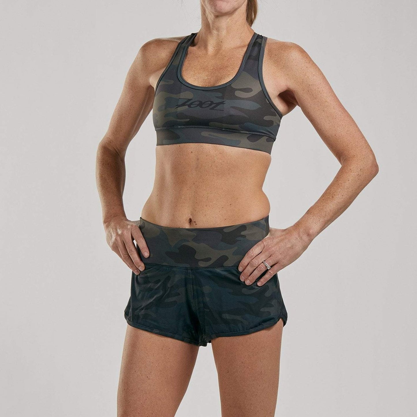 מכנס ריצה נשים ZOOT LTD RUN 3" SHORT KONA CAMO