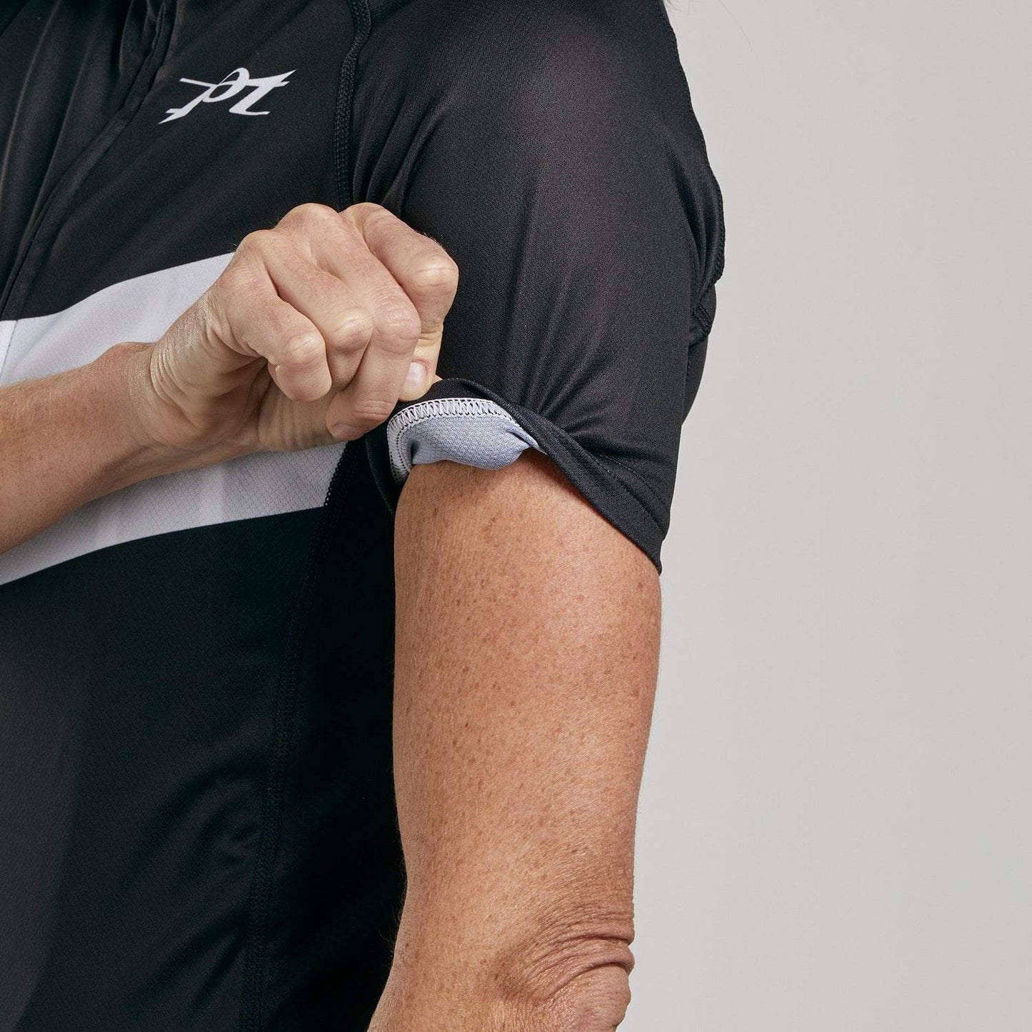 חולצת רכיבה נשים ZOOT WOMENS CORE + CYCLE JERSEY - BLACK